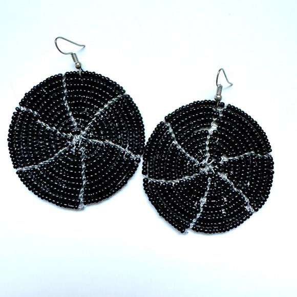 Handmade Kenyan black silver beaded circular earrings - Picture 1 of 2